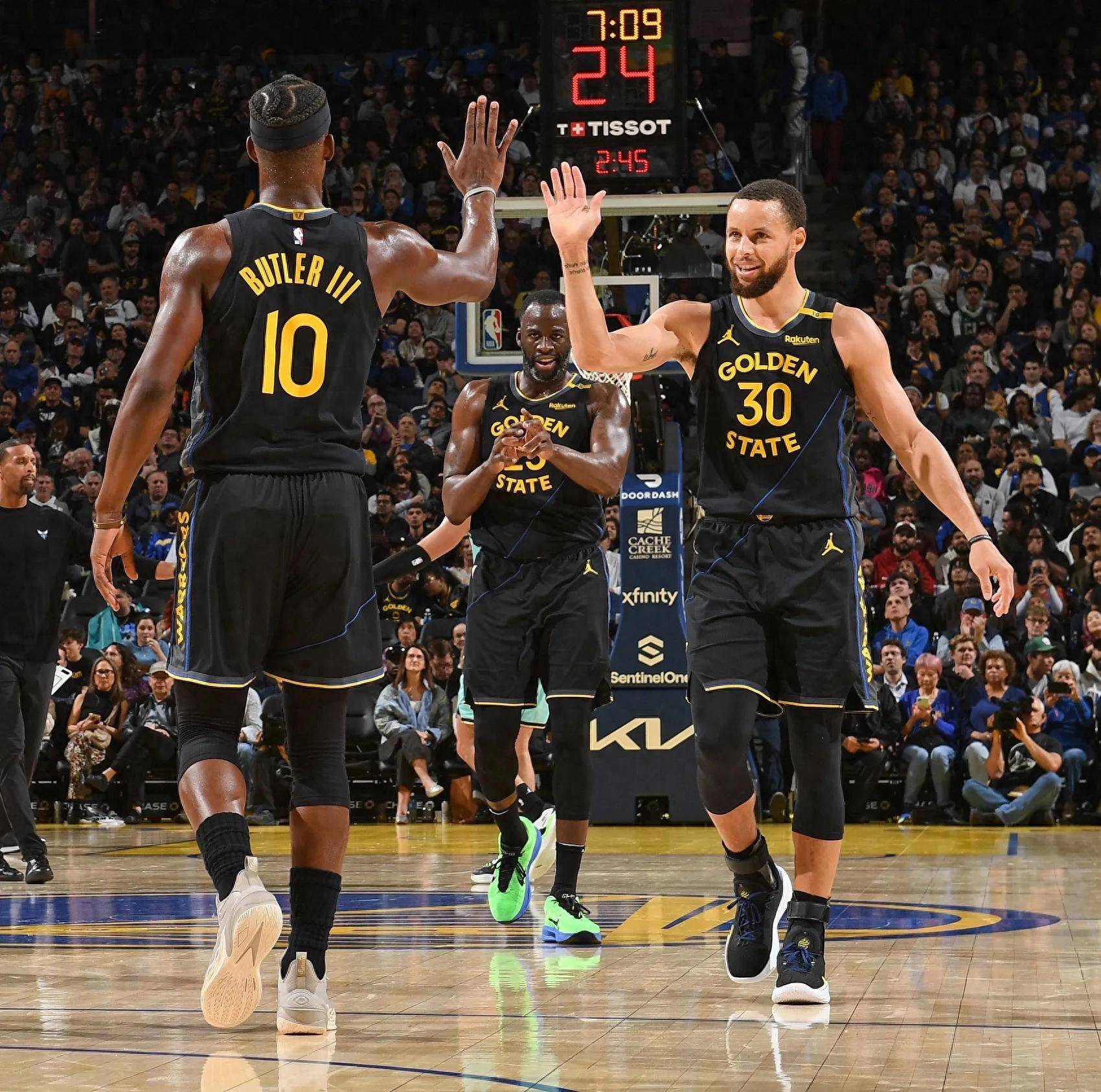 琼斯：我们一直都支持斯洛特，萨拉赫的情况轮不到我点评（琼斯：我们始终力挺斯洛特，萨拉赫的事我不予置评）