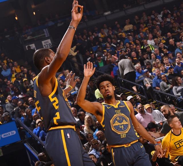 热那亚2-1萨索洛，厄斯蒂高破门，马利诺夫斯基建功（厄斯蒂高、马利诺夫斯基相继进球，热那亚2-1击败萨索洛）